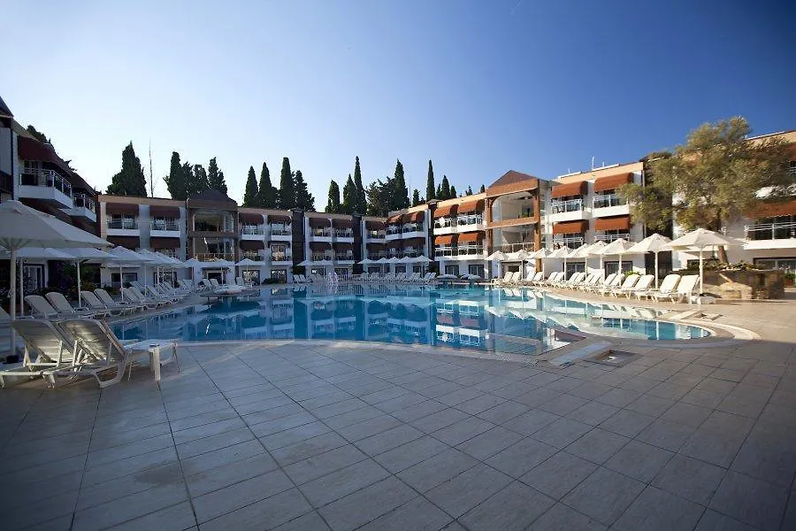 Bitez Risa Hotel 4*,
