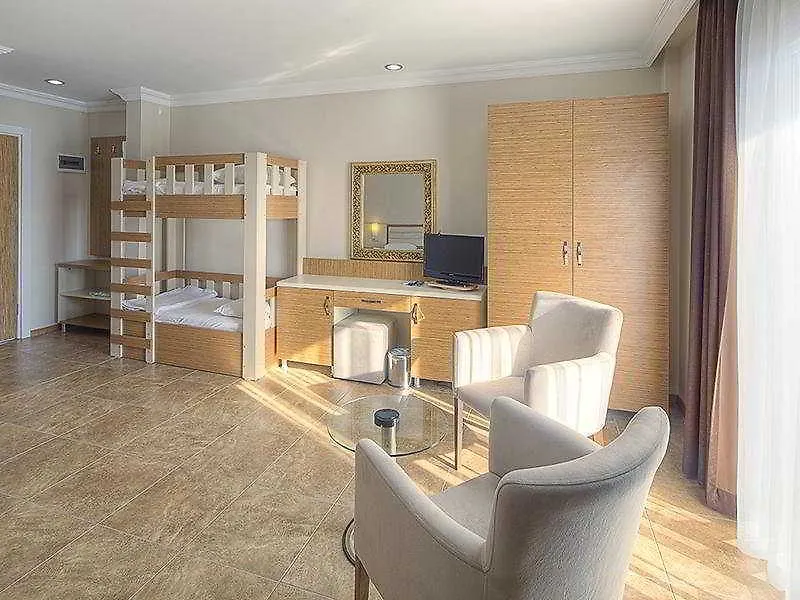 Bitez Risa Hotel 4*,